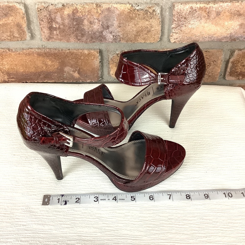 WHITE HOUSE/BLACK MARKET “Paula” Burgundy Heels - Picture 10 of 12